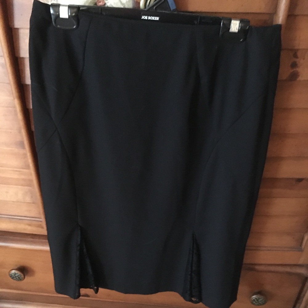 Black flirty skirt with lining